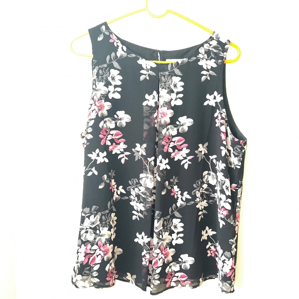White House Black Market Sleeveless Floral Top